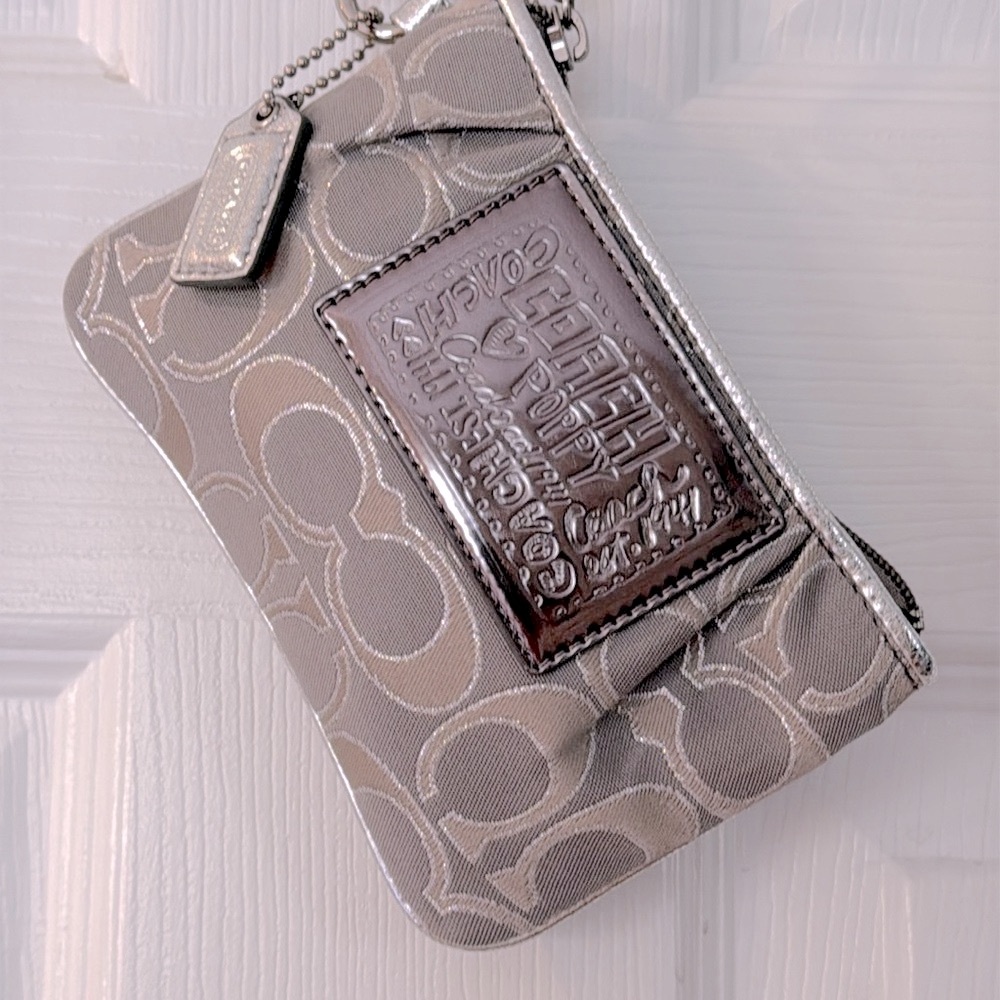 Coach Y2K Poppy Metallic Wristlet w/Hang Tag (EUC) (No Callouts) - Picture 4 of 17